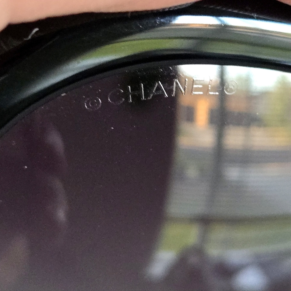Chanel Vintage Collection Bouton Sunglasses 5193 B - Picture 13 of 16